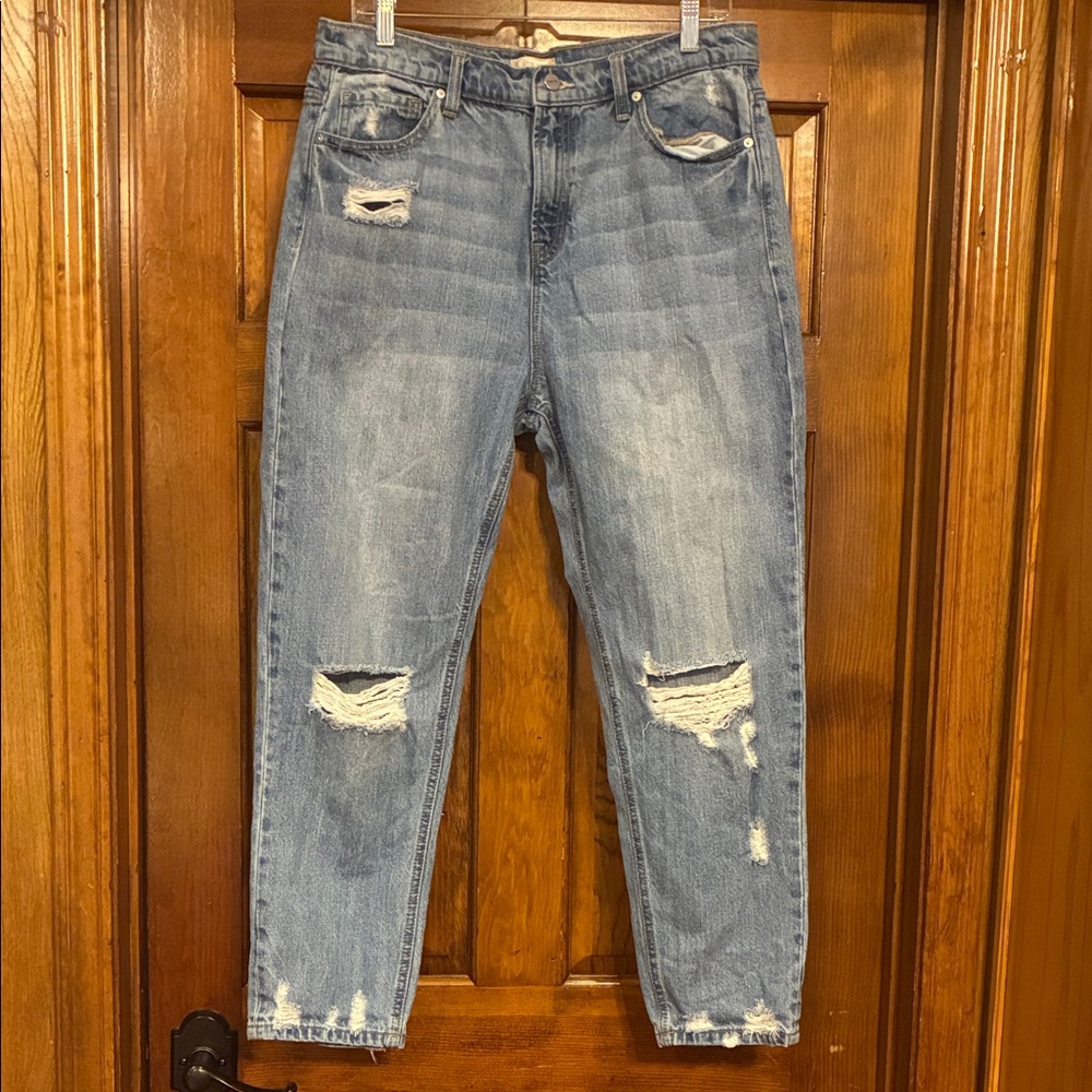Size 31 (12) Altar'd State Light Wash Ripped Jeans - Ceros (ABBA)